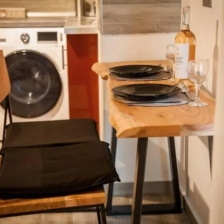 Appartement Luxury House - Lovely Rustic Charm Attic Kanálion